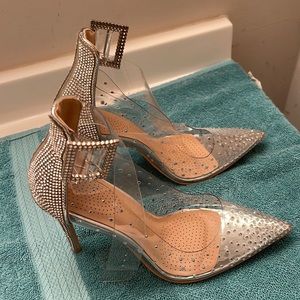 AZALEA WANG HOLLA AT ME WHEN YOU ARE READY SEXY PUMP IN SILVER